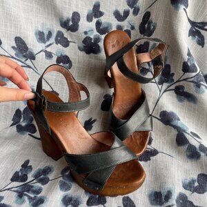 Musse & Cloud Black Leather Platform Heels